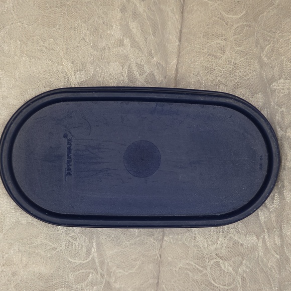 Tupperware: Container with Lid - Picture 3 of 6